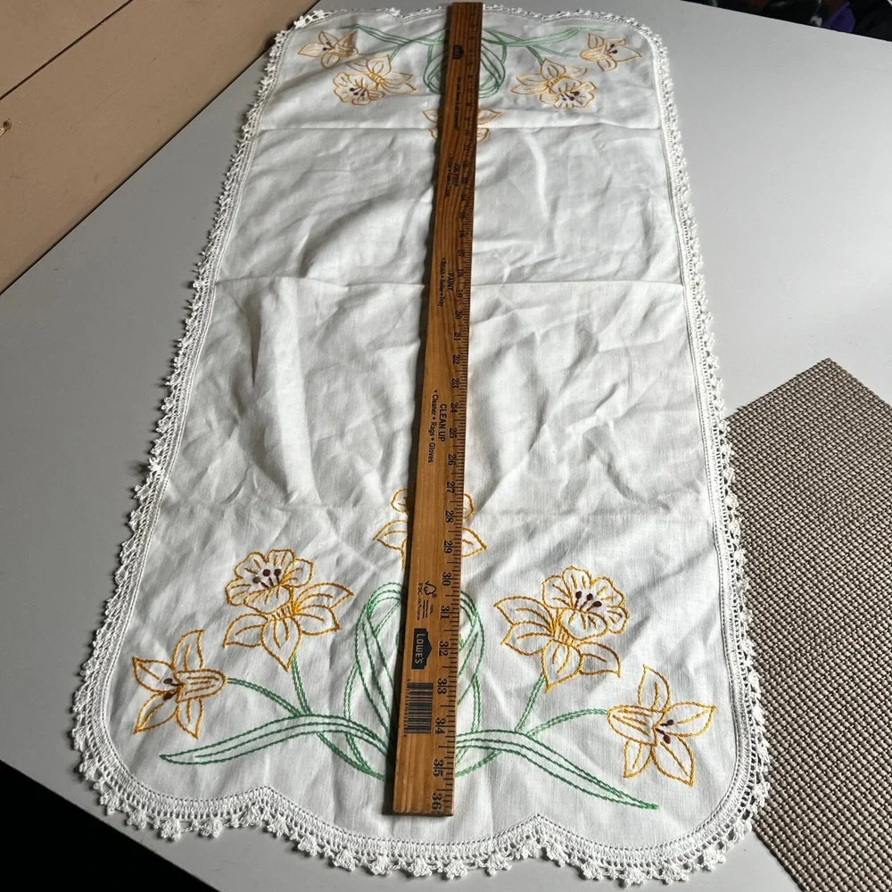 Vintage Hand Embroidered Daffodil Table Runner White Linen Crocheted Lace Trim